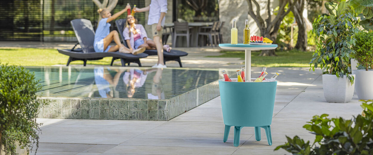 Outdoor Cooler Tables & Cool Bars - Keter US